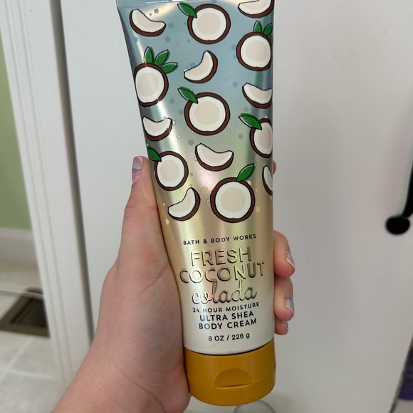Bath & Body Works Fresh Coconut Colada - Picture 2 of 5